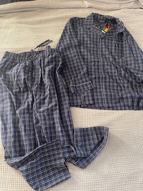 Roundtree & Yorke Navy Plaid Men’s Two-Piece Pajama Set